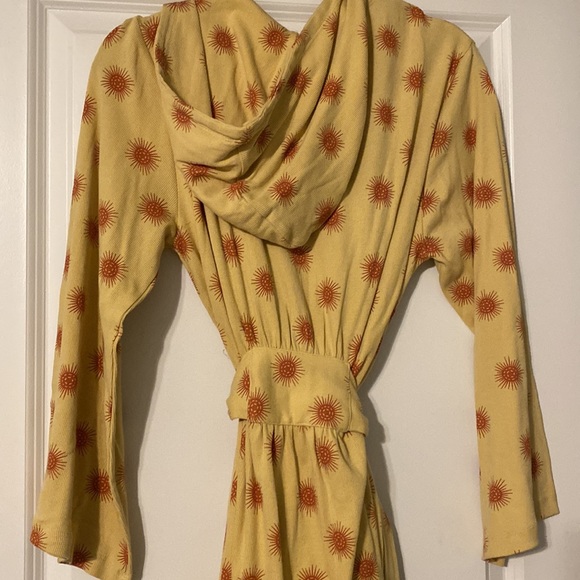 Kate Quinn Women’s hooded Robe with pockets - Picture 4 of 4